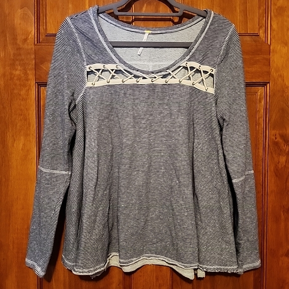 Free People Womans Size M Cotton Blend top w laced bodice and frayed hemline - Picture 4 of 11